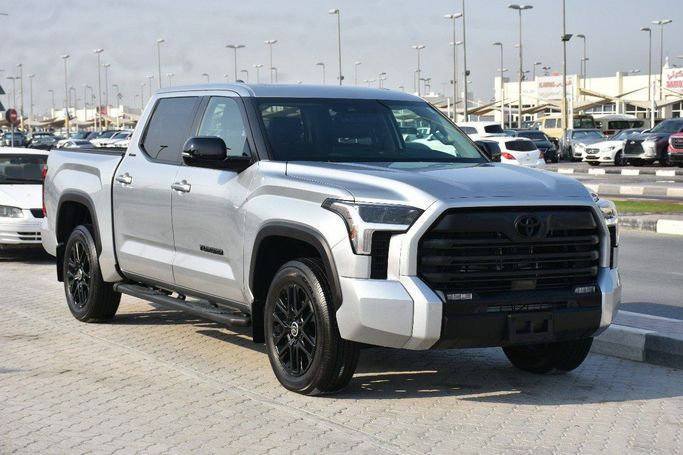 Подержанный Toyota Tundra III, 3.4 л, 2024 в Шардже от Alfaris Used Cars Серебристый цвет.  | AUTO.AE