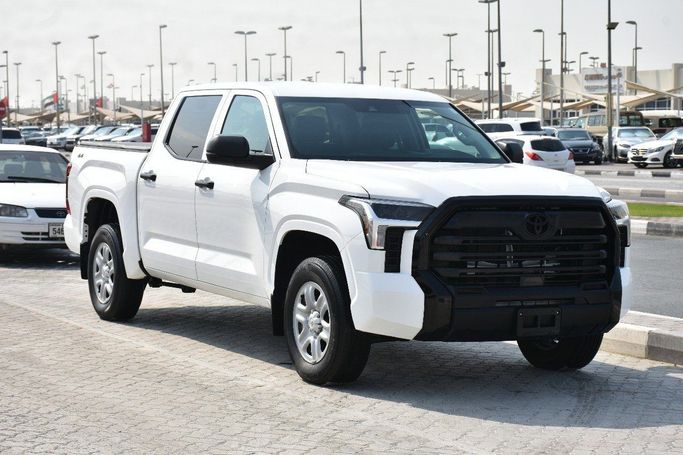Подержанный Toyota Tundra III, 3.4 л, 2023 в Шардже от Alfaris Used Cars Белый цвет.  | AUTO.AE