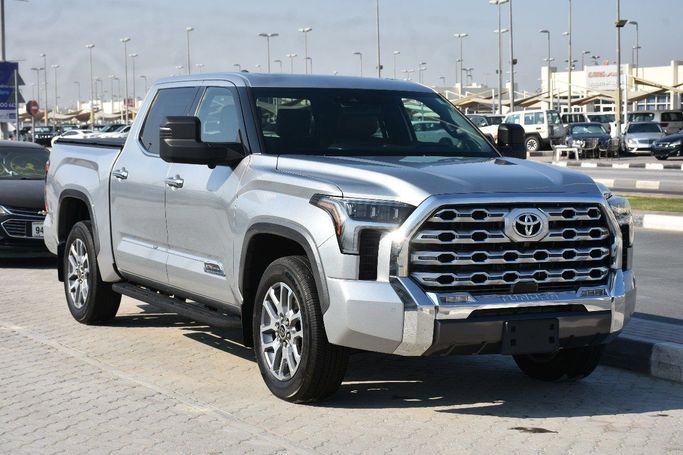 Подержанный Toyota Tundra III, 3.4 л, 2024 в Шардже от Alfaris Used Cars Серебристый цвет.  | AUTO.AE