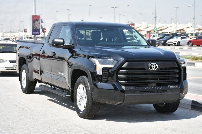 Подержанный Toyota Tundra III, 3.4 л, 2023 в Шардже от Alfaris Used Cars Черный цвет.  | AUTO.AE