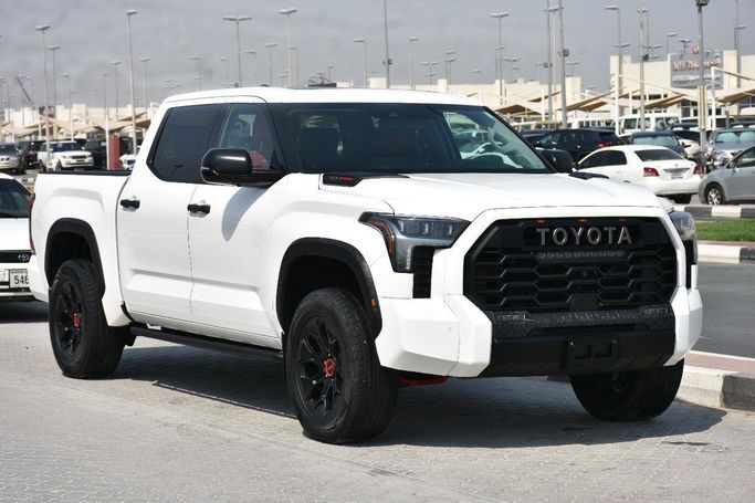 Подержанный Toyota Tundra III, 3.4 л, 2023 в Шардже от Alfaris Used Cars Белый цвет.  | AUTO.AE