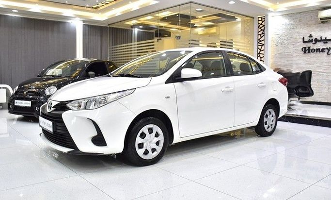 Подержанный Toyota Yaris IV, 1.5 л, 2022 в Шардже от Honey Gidosha Used Cars Tr. Белый цвет.  | AUTO.AE