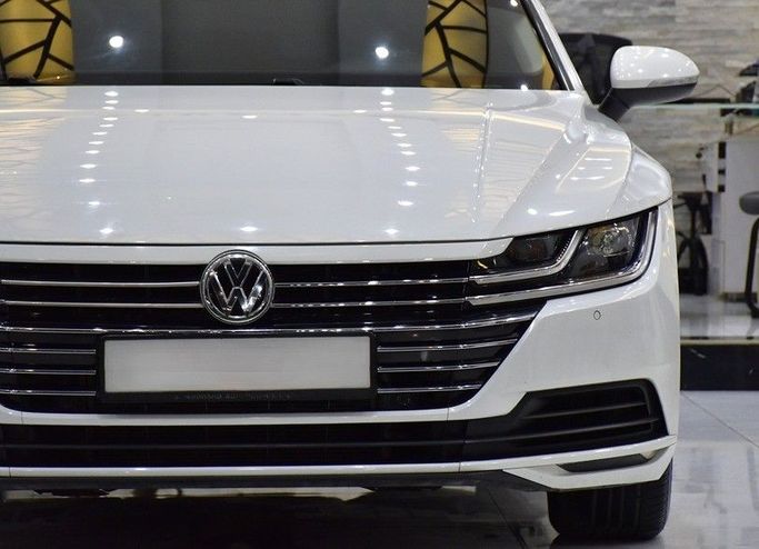 Used Volkswagen Arteon I, 2.0 l, 2018 in Sharjah by Honey Gidosha Used Cars Tr., White color.  | AUTO.AE