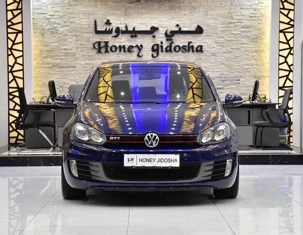 Подержанный Volkswagen Golf GTI VII, 2.0 л, 2013 в Шардже от Honey Gidosha Used Cars Tr. Синий цвет.  | AUTO.AE