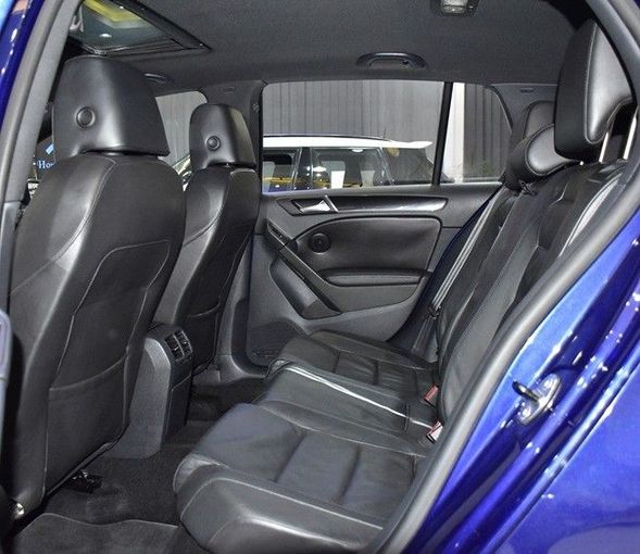 Подержанный Volkswagen Golf GTI VII, 2.0 л, 2013 в Шардже от Honey Gidosha Used Cars Tr. Синий цвет.  | AUTO.AE