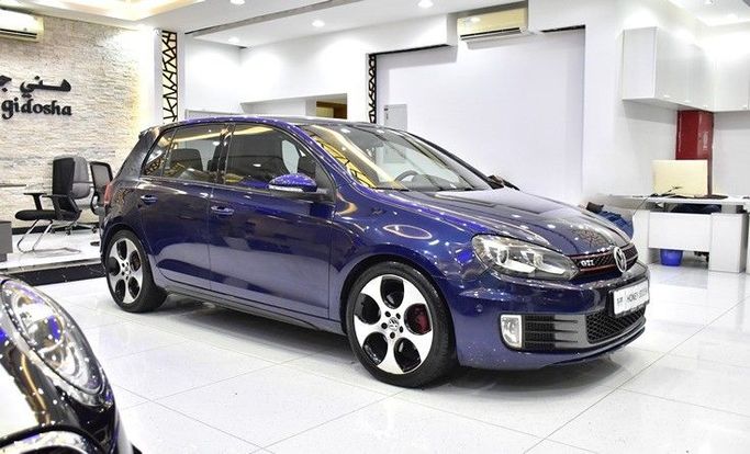 Подержанный Volkswagen Golf GTI VII, 2.0 л, 2013 в Шардже от Honey Gidosha Used Cars Tr. Синий цвет.  | AUTO.AE
