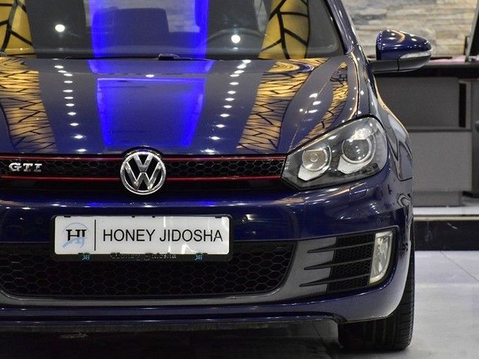 Подержанный Volkswagen Golf GTI VII, 2.0 л, 2013 в Шардже от Honey Gidosha Used Cars Tr. Синий цвет.  | AUTO.AE