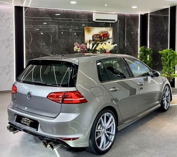 Used Volkswagen Golf R VII Facelift, 2.0 l, 2018 in Sharjah by Ayoon Alhoot Motors, Grey color. GCC Specs | AUTO.AE