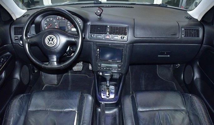 Used Volkswagen Golf IV, 2.0 l, 2003 in Sharjah by Honey Gidosha Used Cars Tr., Silver color.  | AUTO.AE