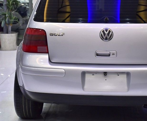 Used Volkswagen Golf IV, 2.0 l, 2003 in Sharjah by Honey Gidosha Used Cars Tr., Silver color.  | AUTO.AE