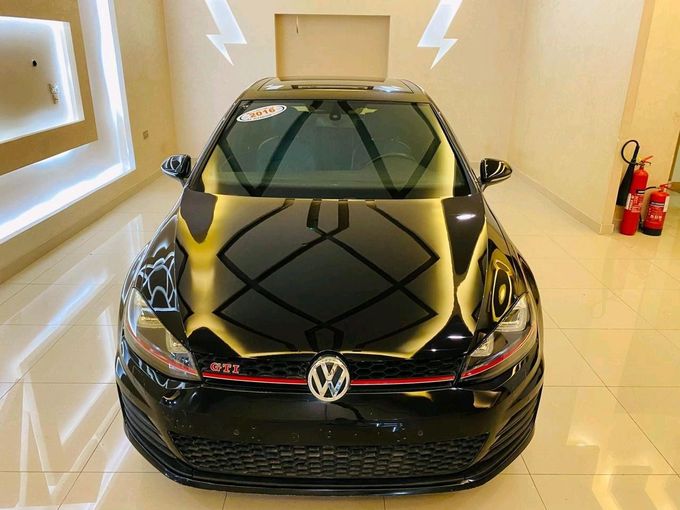 Подержанный Volkswagen Golf VII, 1.8 л, 2016 в Шардже от Alhamoor Used Cars Черный цвет. GCC | AUTO.AE