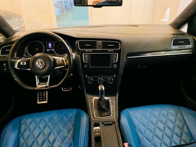 Подержанный Volkswagen Golf VII, 1.8 л, 2016 в Шардже от Alhamoor Used Cars Черный цвет. GCC | AUTO.AE