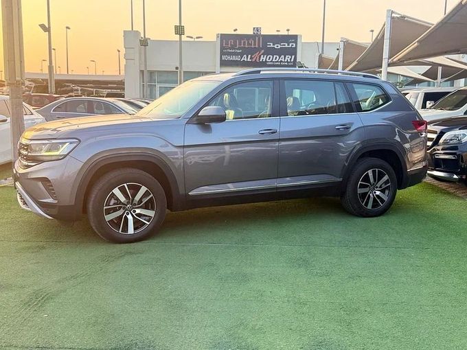 Used Volkswagen Teramont I Facelift (China Market), 2.5 l, 2022 in Sharjah by Ahmad alkhodari Motors, Grey color. GCC Specs | AUTO.AE