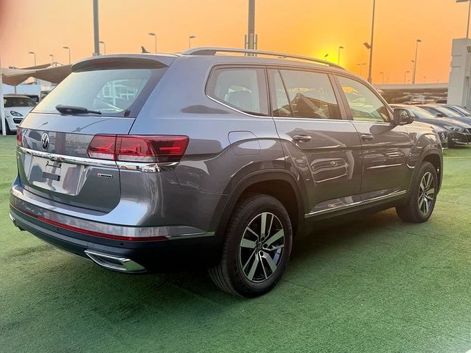 Used Volkswagen Teramont I Facelift (China Market), 2.5 l, 2022 in Sharjah by Ahmad alkhodari Motors, Grey color. GCC Specs | AUTO.AE
