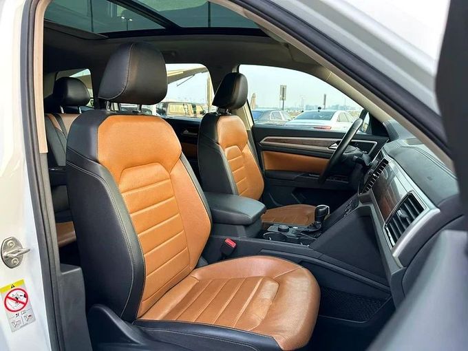 Used Volkswagen Teramont I, 2.0 l, 2019 in Sharjah by Ahmad alkhodari Motors, White color. GCC Specs | AUTO.AE