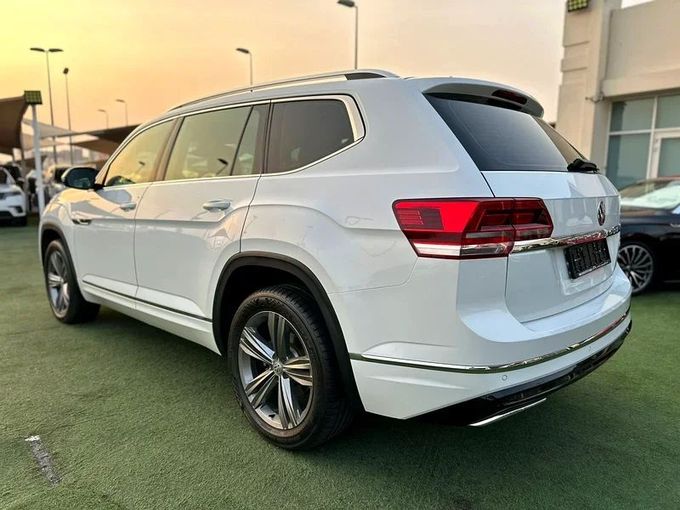 Used Volkswagen Teramont I, 2.0 l, 2019 in Sharjah by Ahmad alkhodari Motors, White color. GCC Specs | AUTO.AE