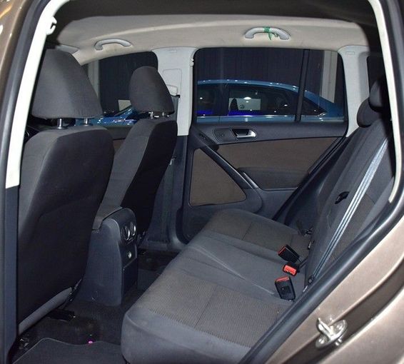 Used Volkswagen Tiguan I Facelift, 2.0 l, 2015 in Sharjah by Honey Gidosha Used Cars Tr., Brown color.  | AUTO.AE