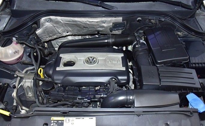 Used Volkswagen Tiguan I Facelift, 2.0 l, 2015 in Sharjah by Honey Gidosha Used Cars Tr., Brown color.  | AUTO.AE