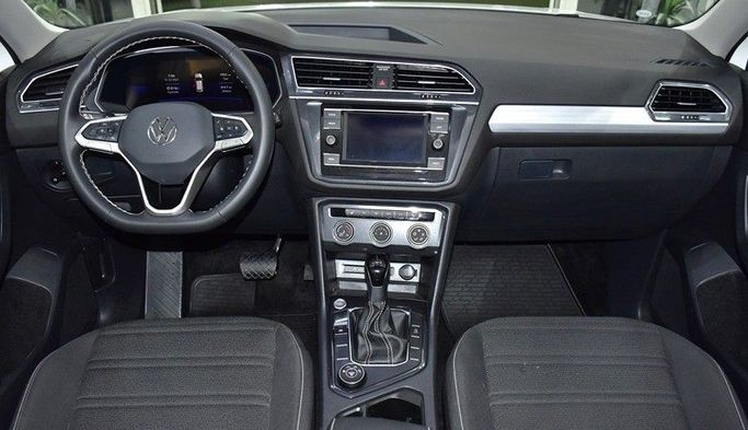 Used Volkswagen Tiguan II Facelift, 2.0 l, 2024 in Sharjah by Honey Gidosha Used Cars Tr., White color.  | AUTO.AE