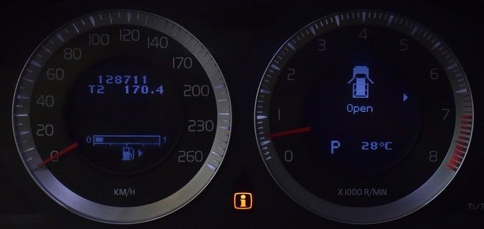 Used Volvo XC60 I, 3.0 l, 2012 in Sharjah by Honey Gidosha Used Cars Tr., Brown color.  | AUTO.AE