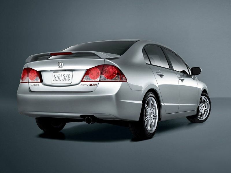 Acura CSX, Седан — вид сзади справа