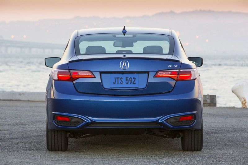 Acura ILX I Рестайлинг, Седан — вид сзади