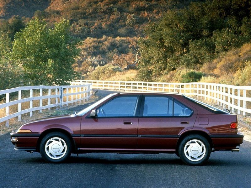 Acura Integra I، هاتشباك 5 أبواب — منظر من الجانب الأيسر