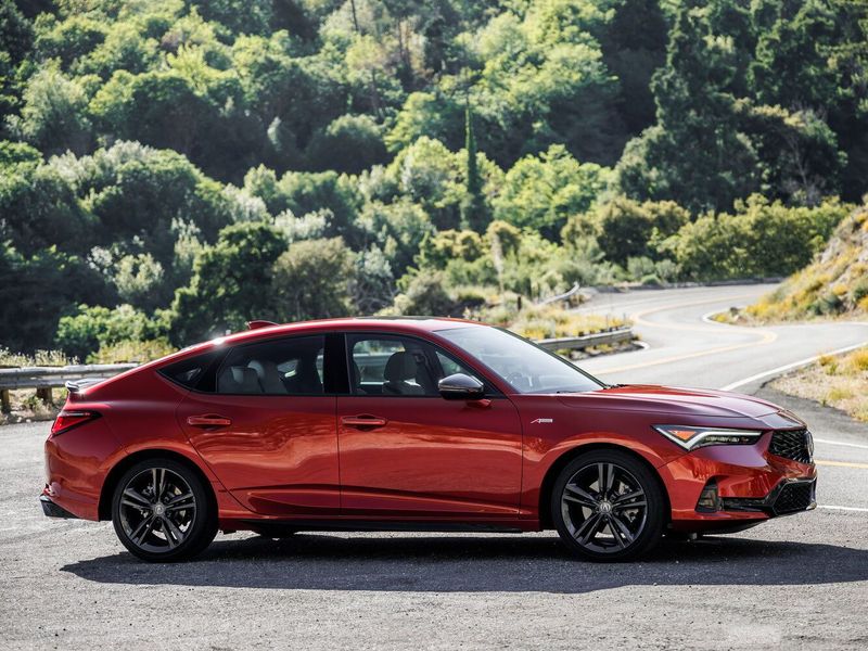 Acura Integra رابعاً، هاتشباك 5 أبواب — منظر من الجانب الأيمن