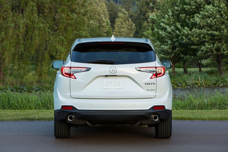 Acura RDX III, Внедорожник 5 дв. — вид сзади