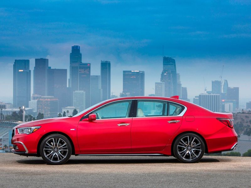 Acura RLX I Рестайлинг, Седан — вид слева