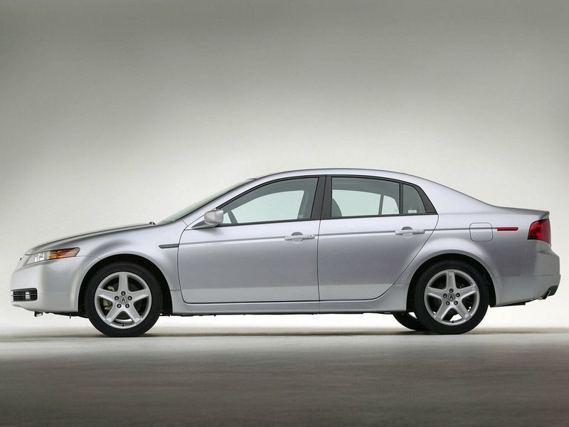 Acura TL ثالثاً، سيدان — منظر من الجانب الأيسر