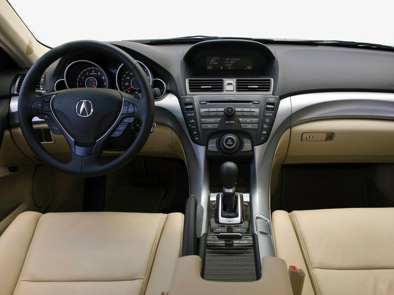 Acura TL رابعاً، سيدان — لوحة القيادة