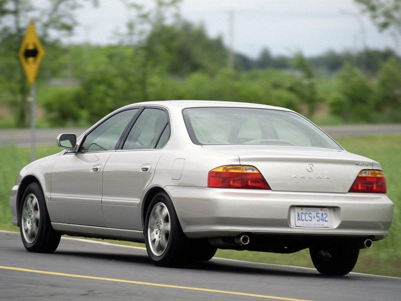 Acura TL ثانياً، سيدان — منظر خلفي أيمن