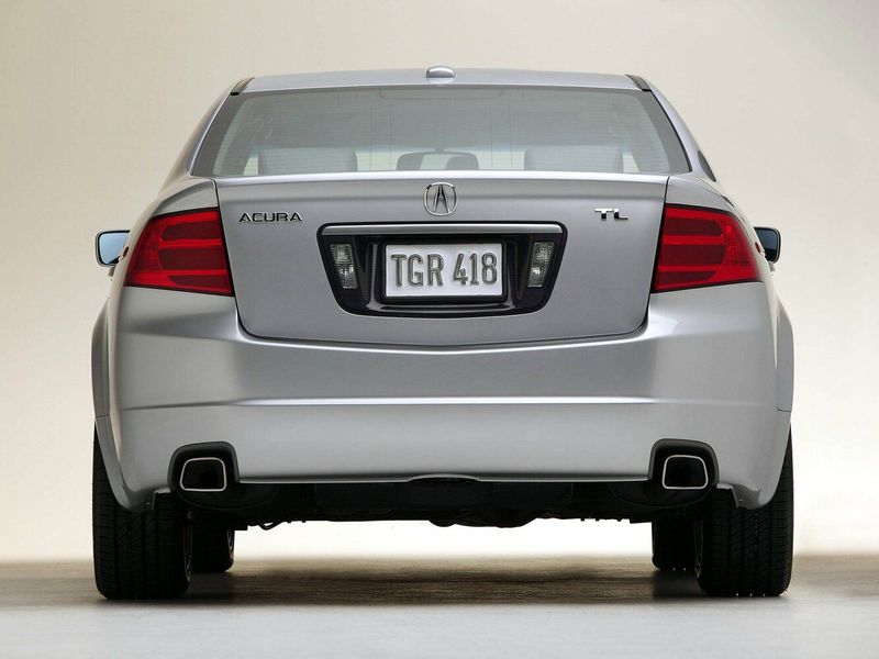 Acura TL ثالثاً، سيدان — منظر خلفي