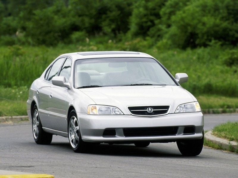 Acura TL ثانياً، سيدان — منظر أمامي أيمن