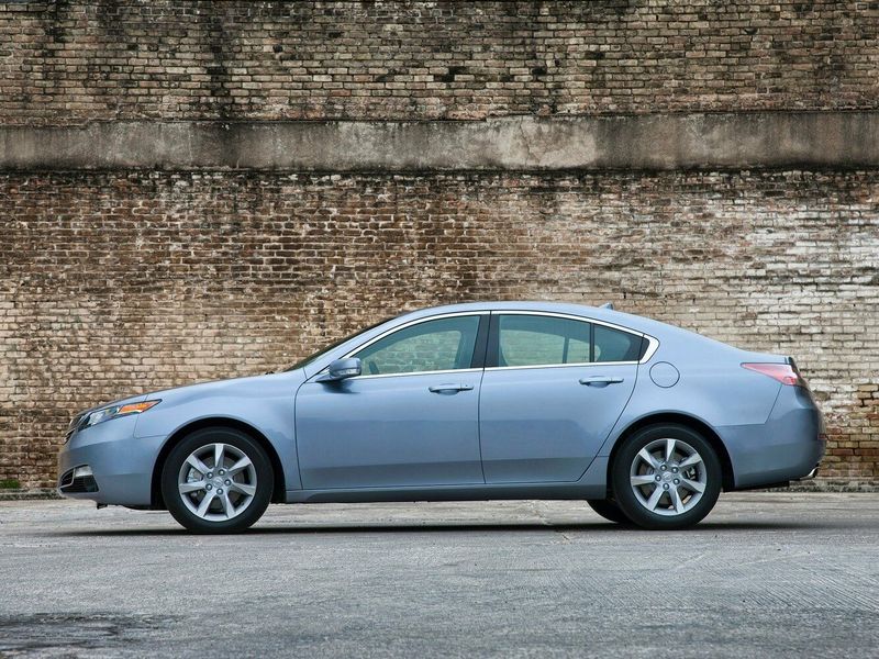 Acura TL فيس ليفت IV، سيدان — منظر من الجانب الأيسر