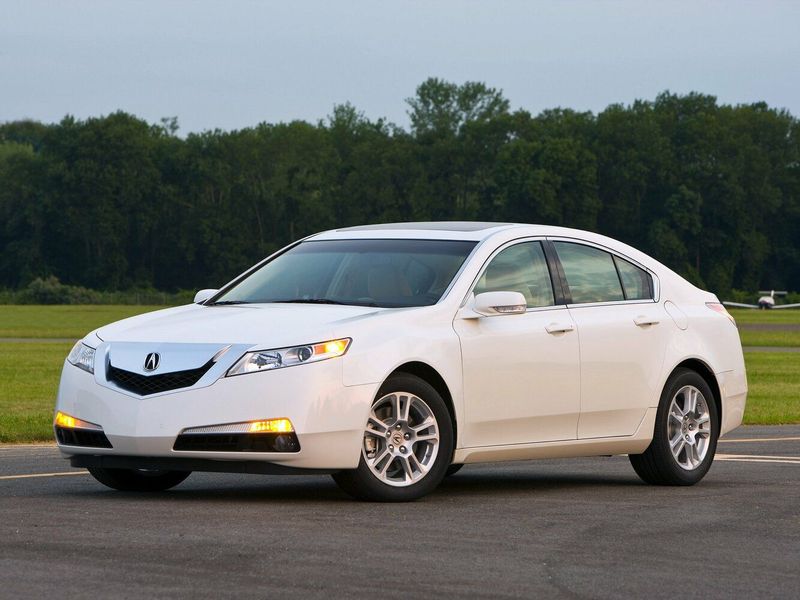 Acura TL رابعاً، سيدان — منظر أمامي أيمن