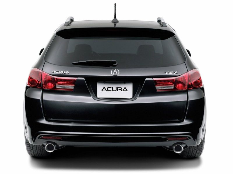 Acura TSX ثانياً، واجون 5 أبواب — منظر خلفي