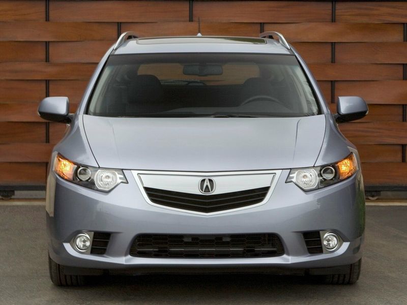 Acura TSX ثانياً، واجون 5 أبواب — منظر أمامي