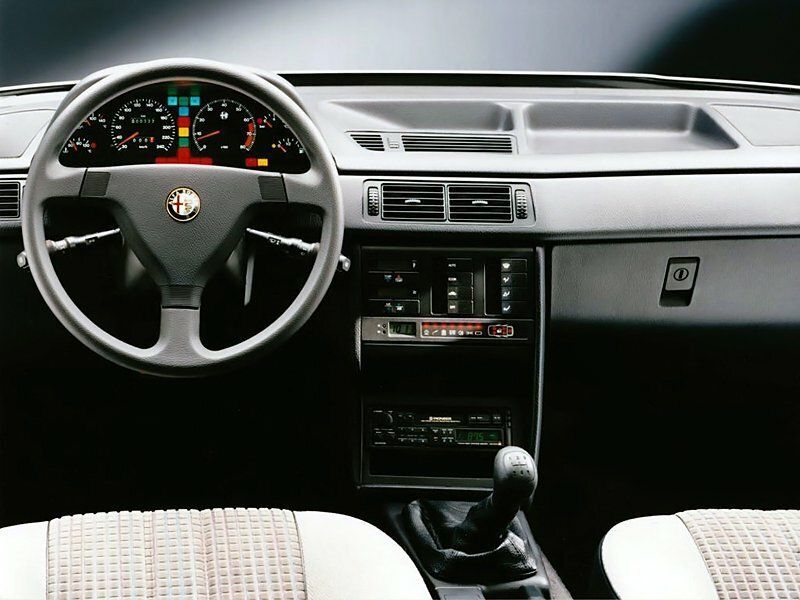 Alfa Romeo 155 I، سيدان — لوحة القيادة