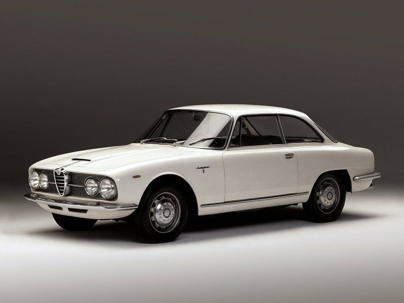 Alfa Romeo 2600 I، كوبيه Sprint — منظر أمامي أيمن