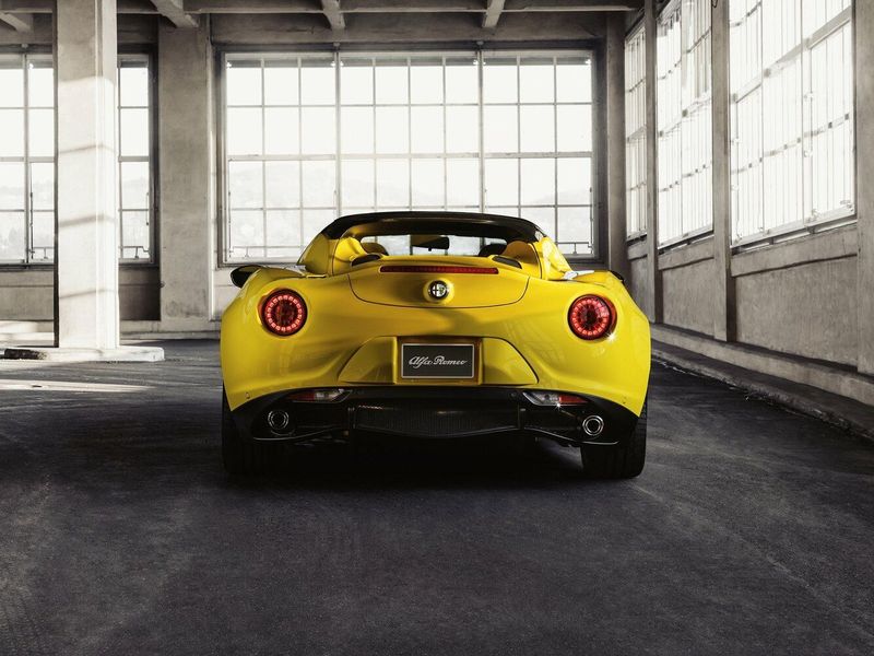 Alfa Romeo 4C, Тарга Spyder — вид сзади