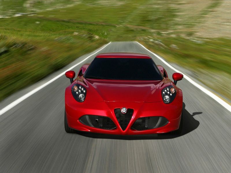 Alfa Romeo 4C، كوبيه — منظر أمامي