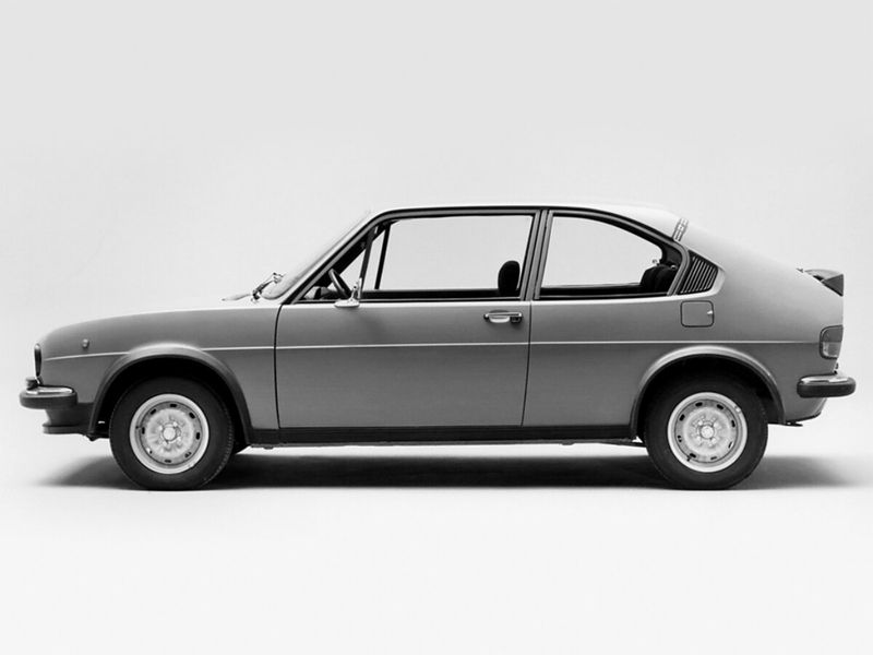 Alfa Romeo Alfasud I عملية شد الوجه 1، فاستباك TI — منظر من الجانب الأيسر