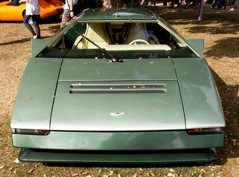 Aston Martin Bulldog، كوبيه — منظر أمامي