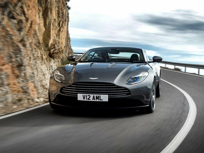 Aston Martin DB11 I، كوبيه — منظر أمامي