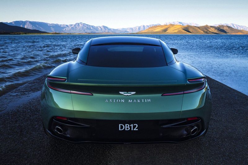 Aston Martin DB12، كوبيه — منظر خلفي