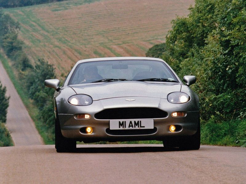 Aston Martin DB7 I، كوبيه — منظر أمامي