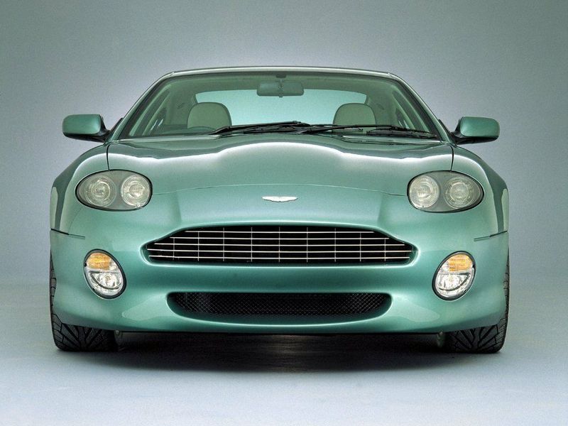 Aston Martin DB7 أنا فيس ليفت، كوبيه — منظر أمامي