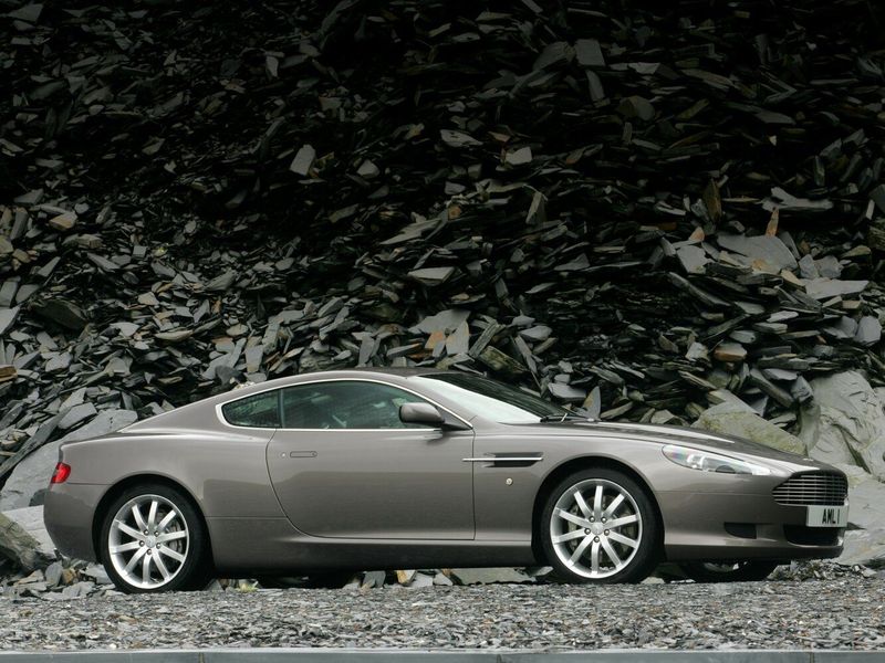 Aston Martin DB9 I، كوبيه — منظر من الجانب الأيسر